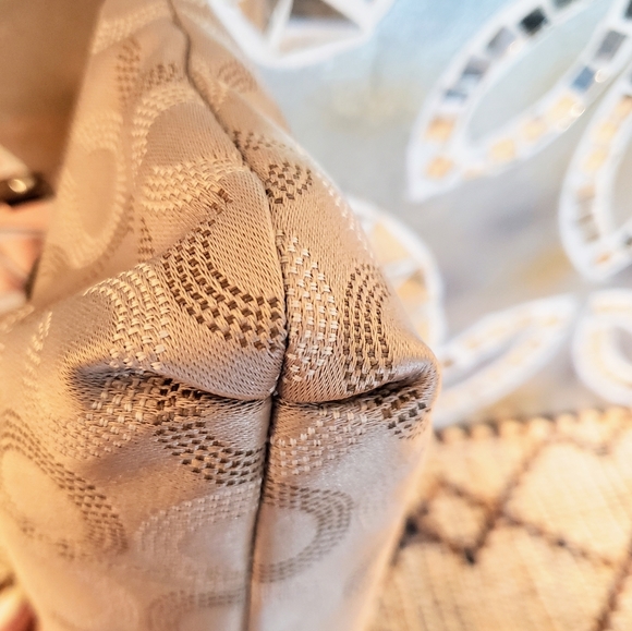 Coach Handbag ⭐Authentic⭐ - Picture 5 of 9